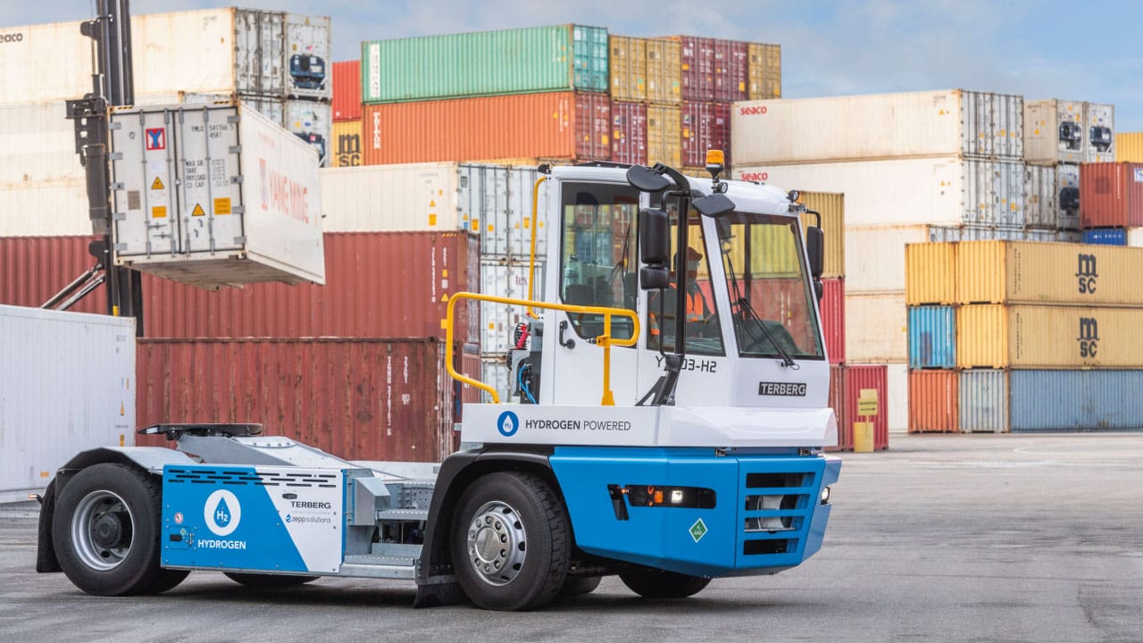 Terberg launches tests of hydrogen-powered tractor at Port of Rotterdam